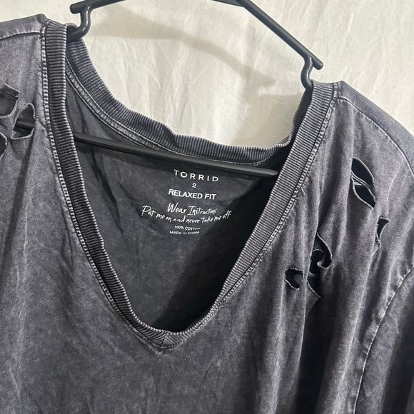 Torrid Gray V-Neck Cut Out T-Shirt - Picture 3 of 4